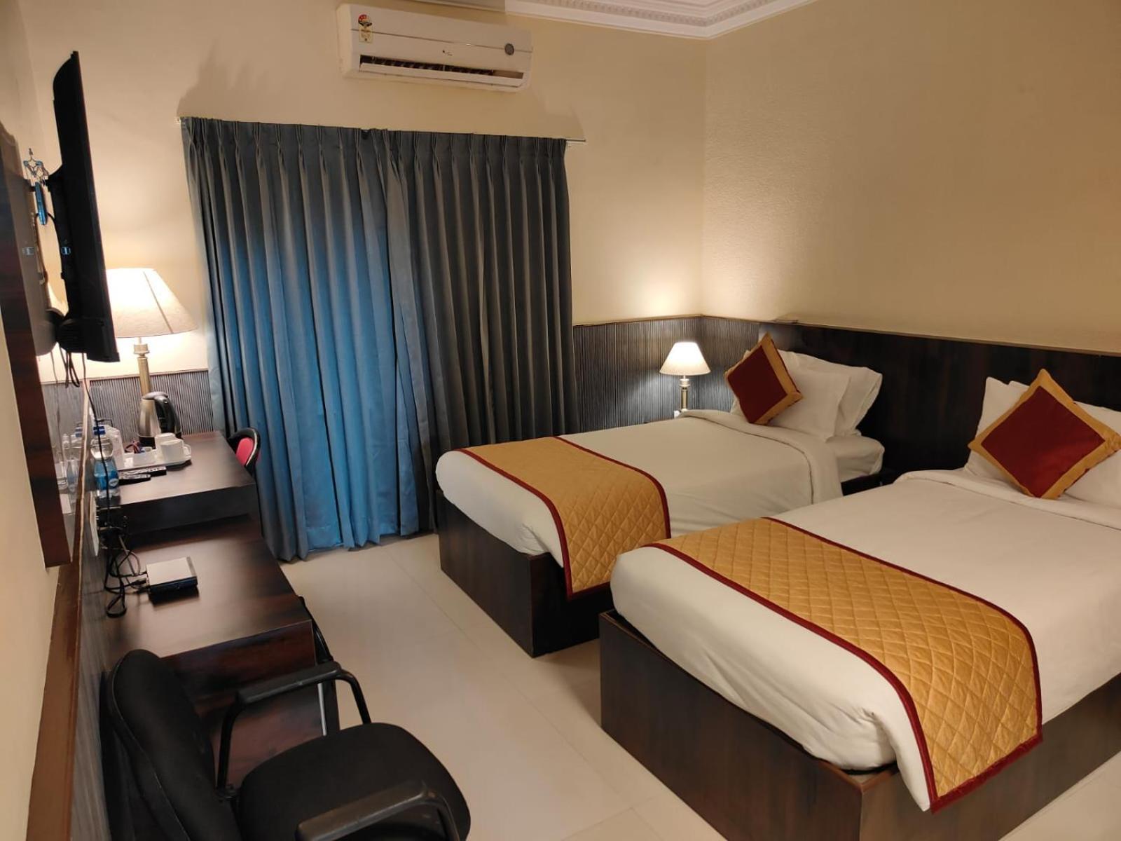 Hotel Badami Court Exterior photo